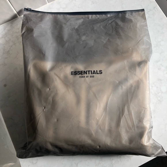 FOG ESSENTIALS Offwhite Relaxed Sweatshirt NWT - Picture 5 of 7